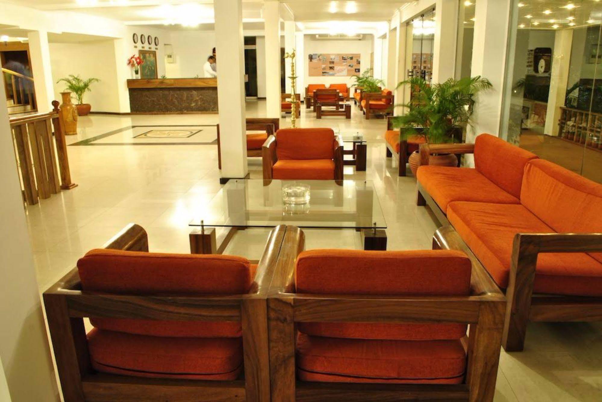 Peacock Beach Hotel Hambantota Exterior photo