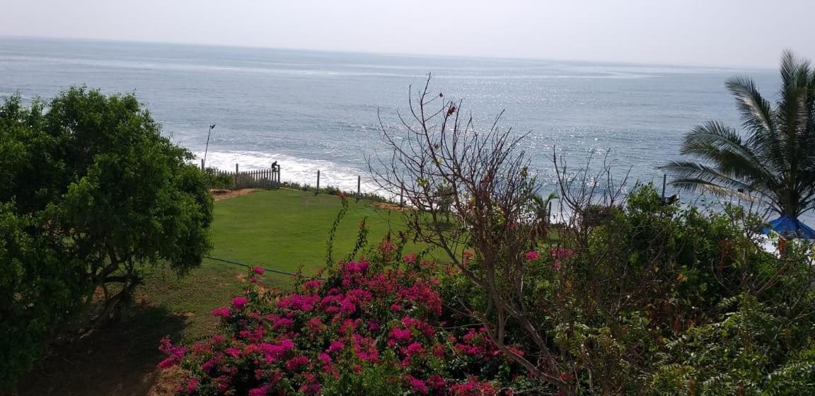 Peacock Beach Hotel Hambantota Exterior photo